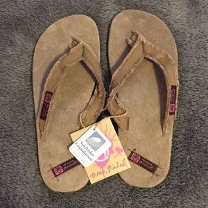 OCEAN MINDED FLIP FLOPS NWT